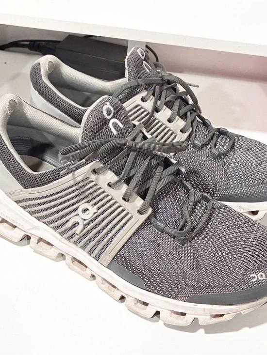 On Cloudswift Shoes Low Top Sneakers Grey White Mens Size 8.5 - Picture 3 of 7